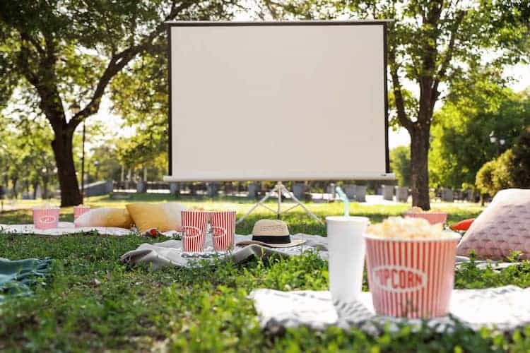 How To Use a Projector Outside During the Day